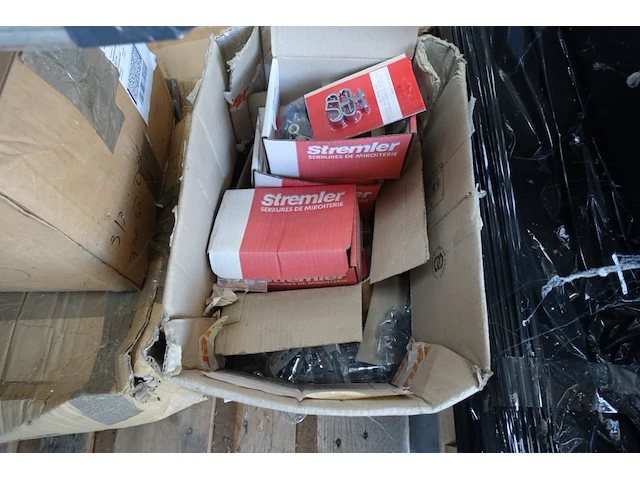 12x pallet diverse goederen - afbeelding 24 van  27