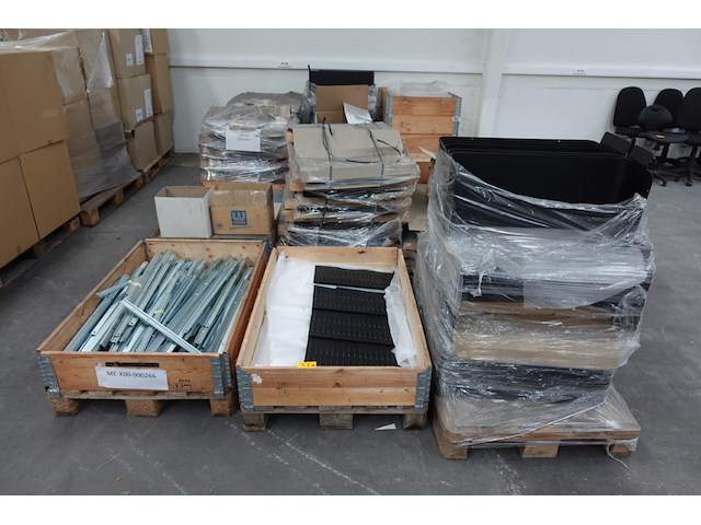 12x pallet metalen onderdelen laadpaalproductie - afbeelding 1 van  9