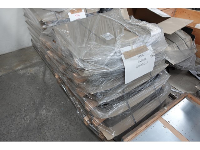 12x pallet metalen onderdelen laadpaalproductie - afbeelding 4 van  9