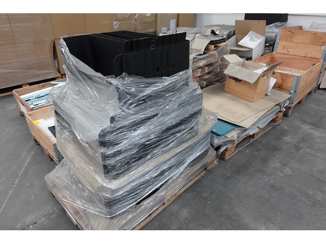 12x pallet metalen onderdelen laadpaalproductie - afbeelding 7 van  9