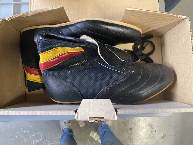 13 - indoor schoenen / boks zwart (9st) - afbeelding 1 van  2
