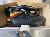 13 - indoor schoenen / boks zwart (9st)