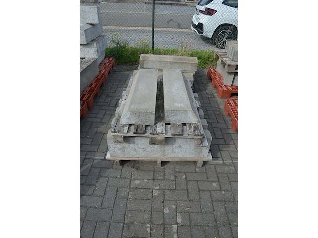 13 borduren 1 m (zonder pvc pallet) - afbeelding 1 van  5