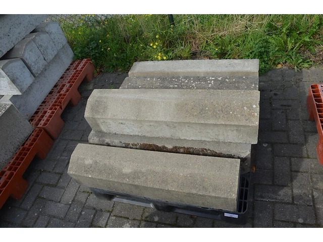 13 borduren 1 m (zonder pvc pallet) - afbeelding 4 van  5