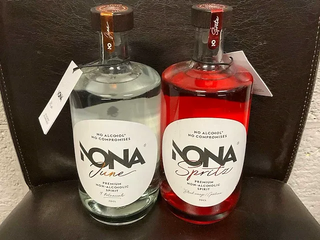 13 diverse flessen alcoholvrije gin nona - afbeelding 1 van  2
