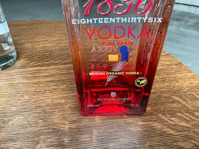 13 diverse flessen vodka - afbeelding 9 van  13