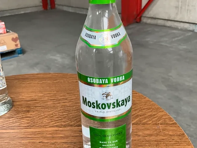 13 diverse flessen vodka - afbeelding 10 van  13