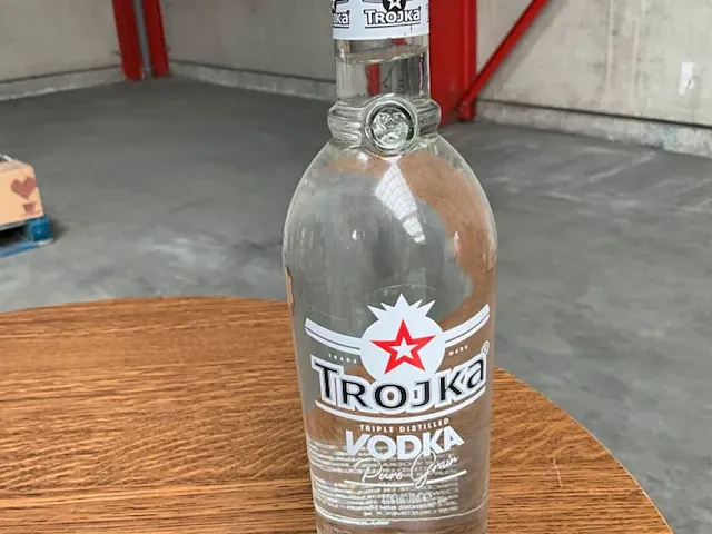 13 diverse flessen vodka - afbeelding 12 van  13