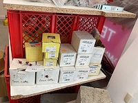 13 dozen gevelschroeven; afdekkapjes - afbeelding 1 van  8