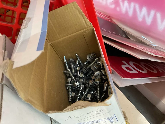 13 dozen gevelschroeven; afdekkapjes - afbeelding 7 van  8