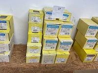 13 dozen houtbouten en houtschroeven - afbeelding 1 van  4