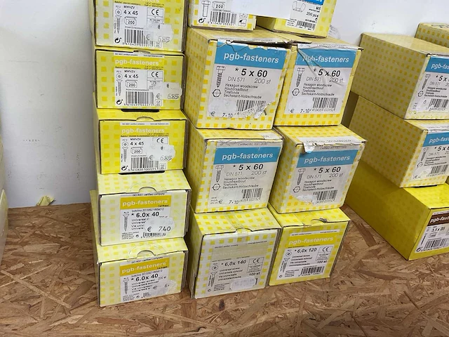 13 dozen houtbouten en houtschroeven - afbeelding 2 van  4