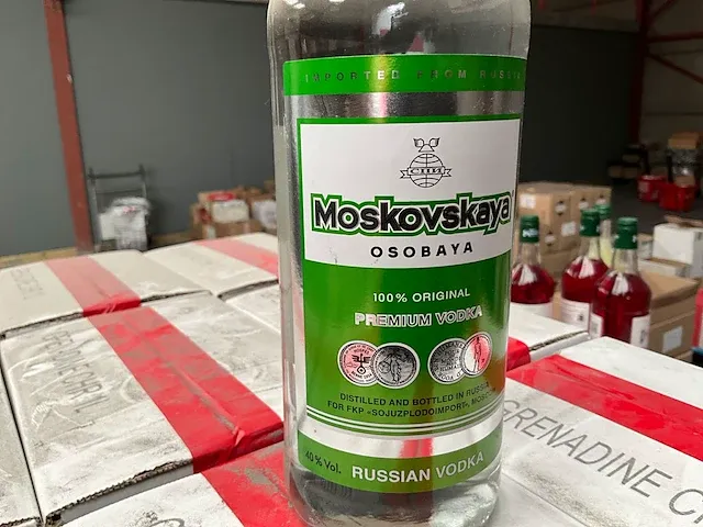 13 flessen vodka moskovskaya - afbeelding 2 van  3