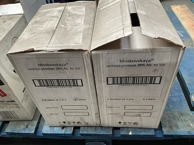 13 flessen vodka moskovskaya - afbeelding 3 van  3