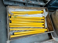 13 gedemonteerde gele paaltjes - afbeelding 1 van  3