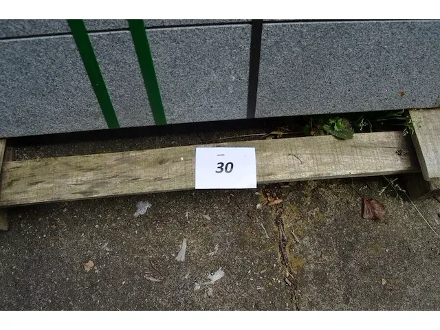 13 granieten platen gebrand en geborsteld met lijnen, 2 zijden afgewerkt grijs 220x45x3 (12,87m2) - afbeelding 2 van  6