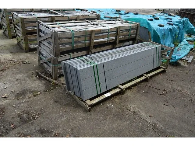 13 granieten platen gebrand en geborsteld met lijnen, 2 zijden afgewerkt grijs 220x45x3 (12,87m2) - afbeelding 3 van  6