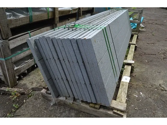 13 granieten platen gebrand en geborsteld met lijnen, 2 zijden afgewerkt grijs 220x45x3 (12,87m2) - afbeelding 4 van  6