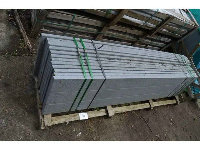 13 granieten platen gebrand en geborsteld met lijnen, 2 zijden afgewerkt grijs 220x45x3 (12,87m2) - afbeelding 5 van  6