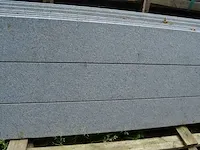 13 granieten platen gebrand en geborsteld met lijnen, 2 zijden afgewerkt grijs 220x45x3 (12,87m2) - afbeelding 6 van  6