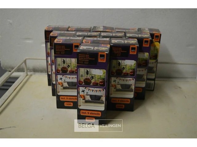 ±13 halloweenspray incl. 9 stencils - afbeelding 1 van  2