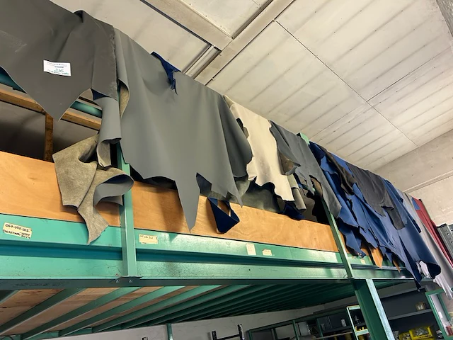 13 lederen vellen - afbeelding 1 van  6
