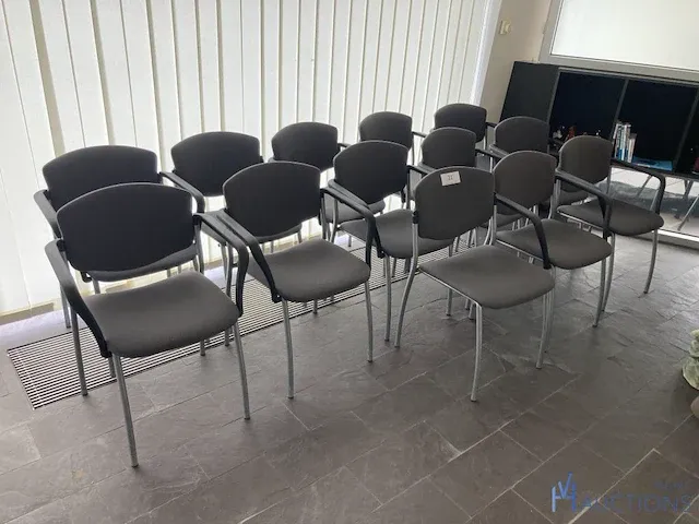 13 metalen stoelen - afbeelding 2 van  5