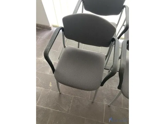 13 metalen stoelen - afbeelding 4 van  5