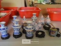 ±13 mini vaasjes in bak - afbeelding 1 van  1