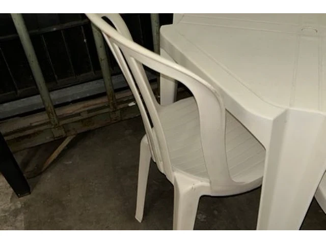 13 tuintafels en 34 stoelen - afbeelding 2 van  4