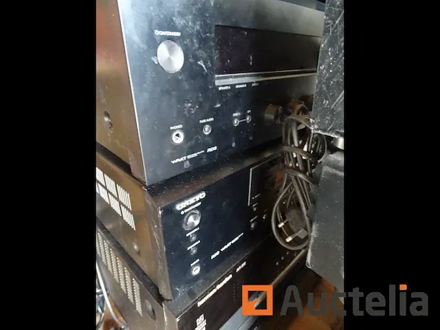 13 versterkers, 1 dubbele cassettespeler - afbeelding 8 van  10