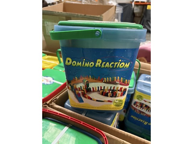 13 x domino reaction - afbeelding 1 van  1