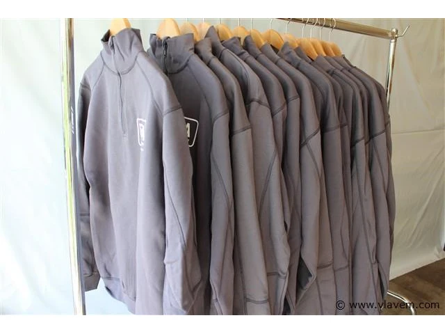 13 x werk sweater merk ; dassy winkelprijs 35€ - afbeelding 2 van  5