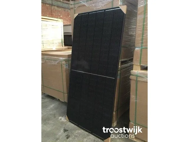 **13.200 watt ,monokristalijn,halfcell,perc , full black ( 440 watt panelen) - afbeelding 1 van  5