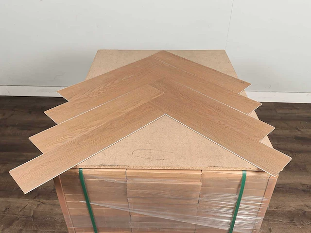 135 m2 pvc spc click visgraat - 750 x 150 x 5 mm - afbeelding 3 van  4