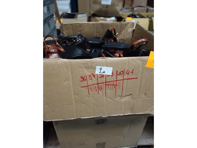 135x diverse schoenen - afbeelding 6 van  6