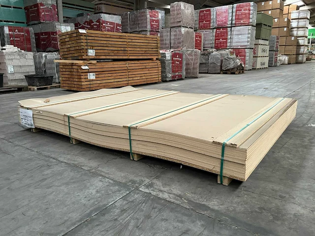 139,1 m² mdf 2,07 m breed 2,80 m lang 0,8 cm dik - afbeelding 1 van  4