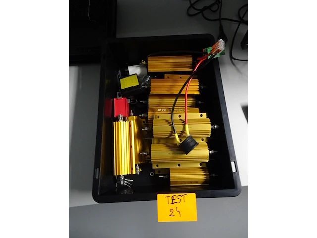 13x charged resistor - afbeelding 1 van  2