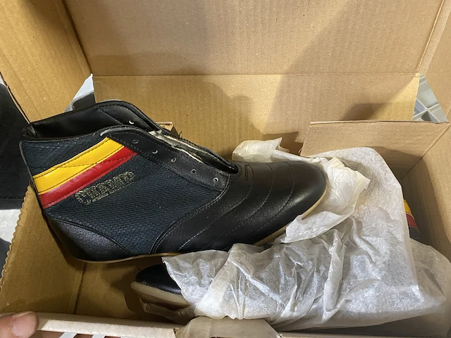 14 - indoor schoenen / boks diverse kleuren (12st) - afbeelding 2 van  6