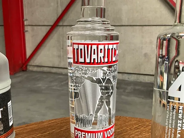14 diverse flessen vodka tovaritch, 42 below, russian standard - afbeelding 3 van  7