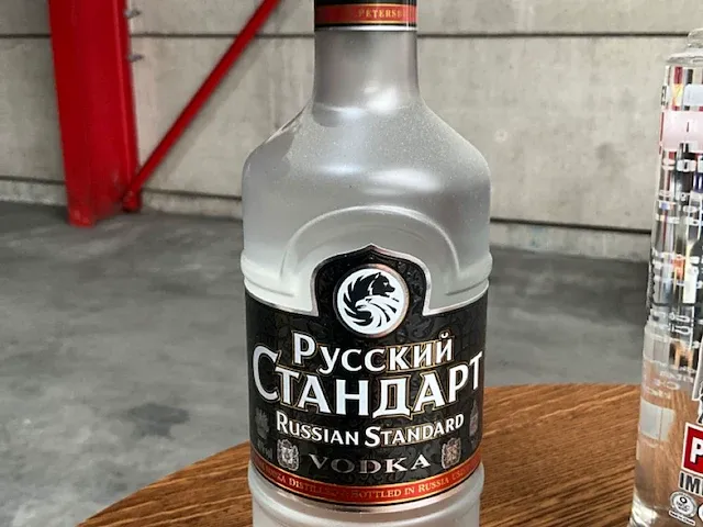 14 diverse flessen vodka tovaritch, 42 below, russian standard - afbeelding 4 van  7
