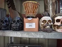 14 divese sierstukken w.o. schedels, vazen, enz - afbeelding 2 van  5