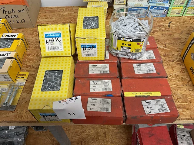 14 dozen dakschroeven; inslagankers - afbeelding 1 van  9