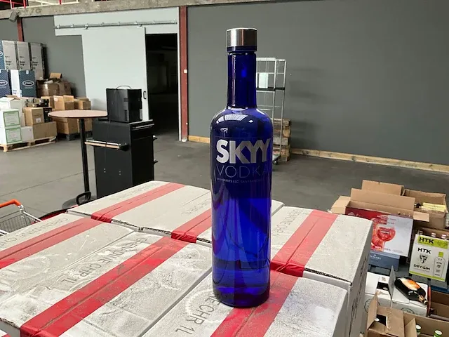 14 flessen vodka skyy - afbeelding 1 van  3
