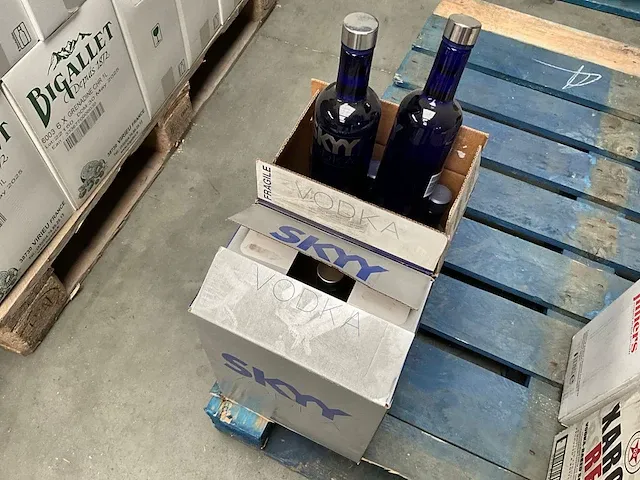 14 flessen vodka skyy - afbeelding 3 van  3