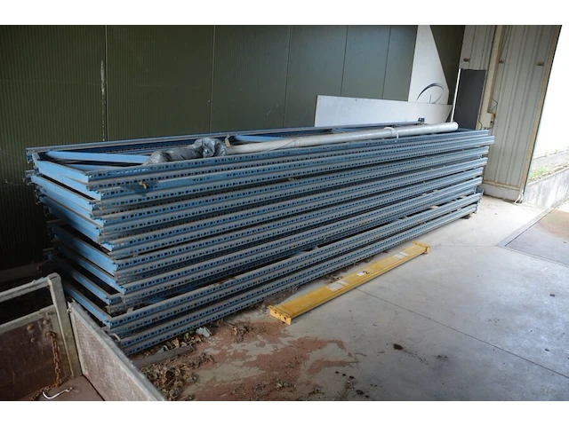 14 kopsteunen ca. 5,5 m hoog en 1 m breed, 56 dwarsbalken ca. 2,20 m lengte - afbeelding 2 van  8