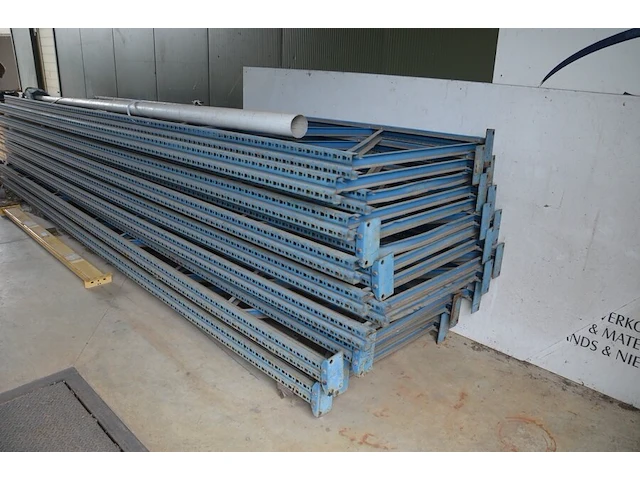 14 kopsteunen ca. 5,5 m hoog en 1 m breed, 56 dwarsbalken ca. 2,20 m lengte - afbeelding 3 van  8