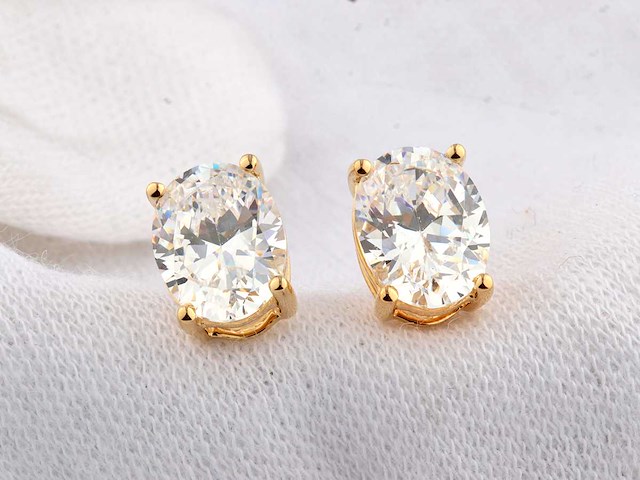 14 kt geelgouden oorbellen met 4,24 cts laboratoriumgekweekte diamant - afbeelding 4 van  8