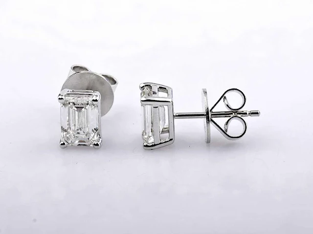 14 kt white gold earring with 2.0 cts emerald cut lab grown diamond - afbeelding 5 van  6