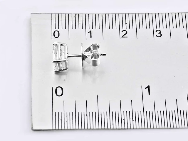 14 kt white gold earring with 2.0 cts emerald cut lab grown diamond - afbeelding 2 van  6